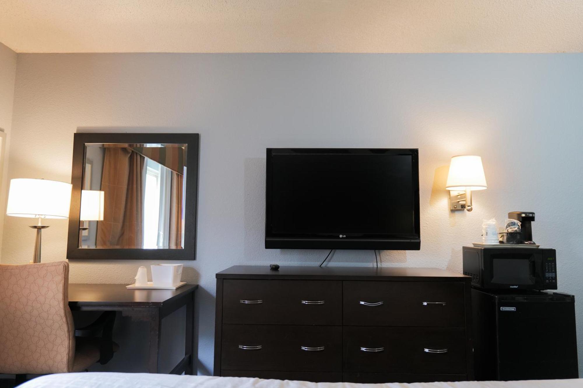 Baymont By Wyndham Flint Airport North Hotel Exterior foto