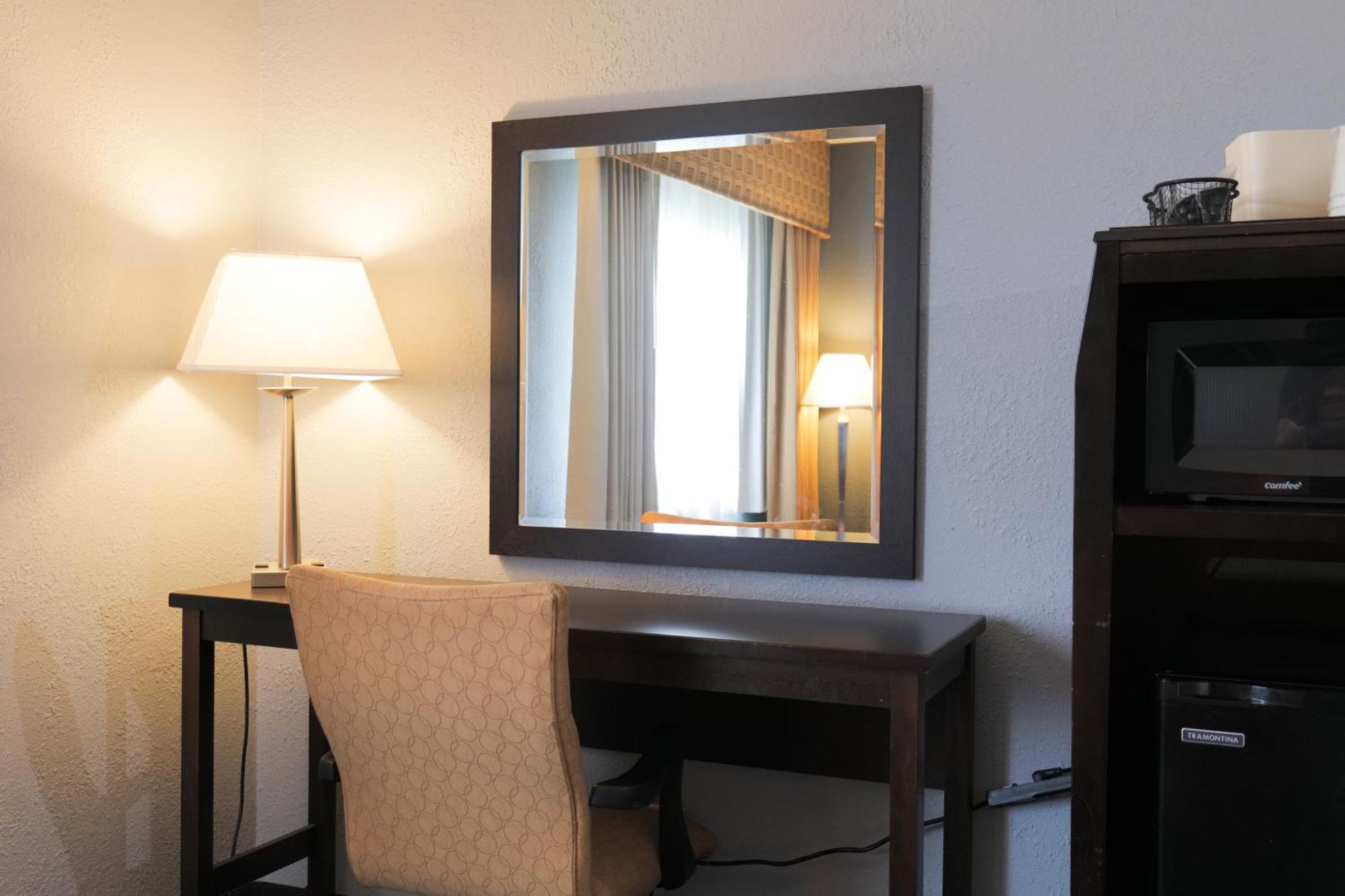 Baymont By Wyndham Flint Airport North Hotel Exterior foto