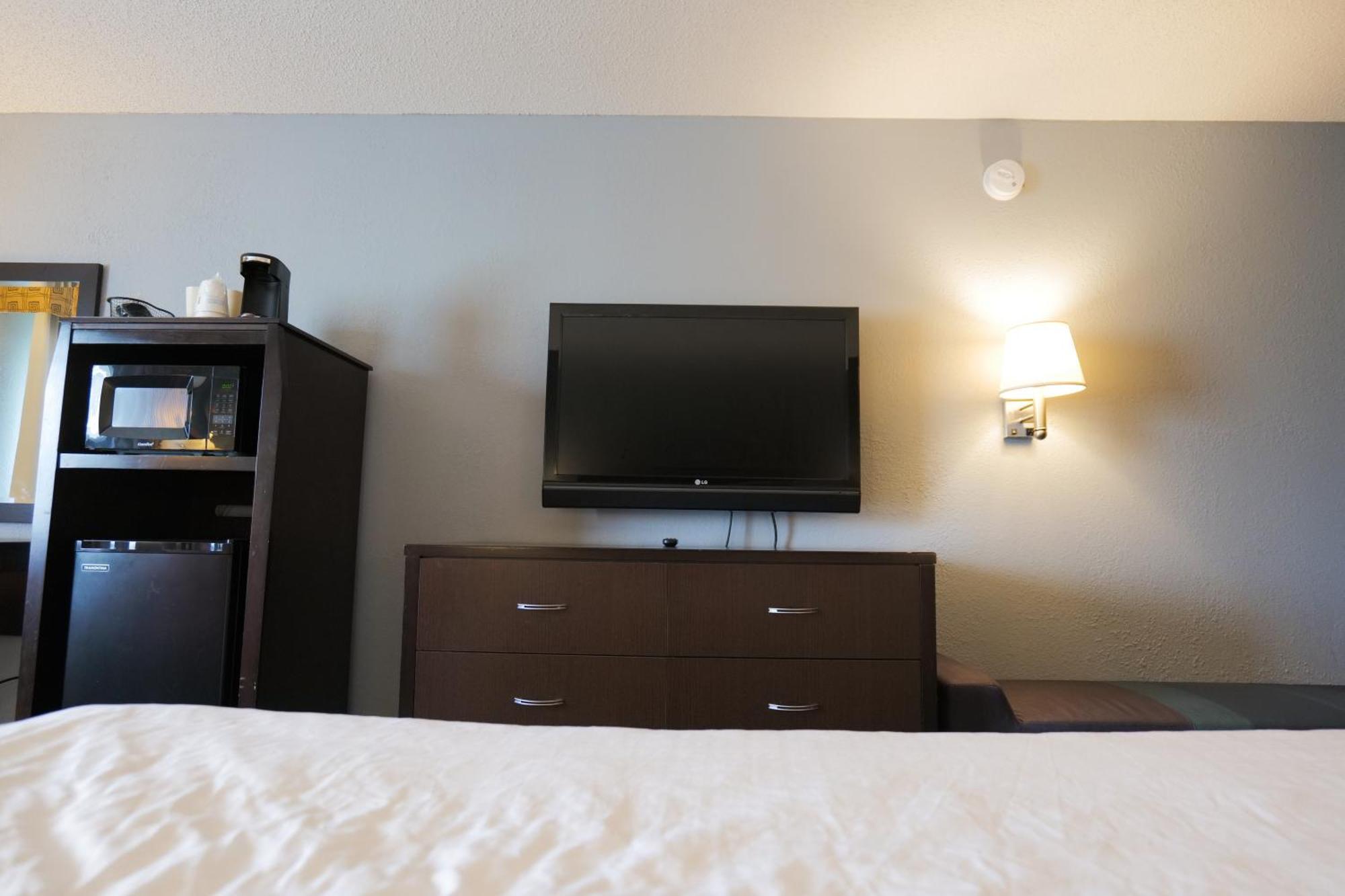 Baymont By Wyndham Flint Airport North Hotel Exterior foto