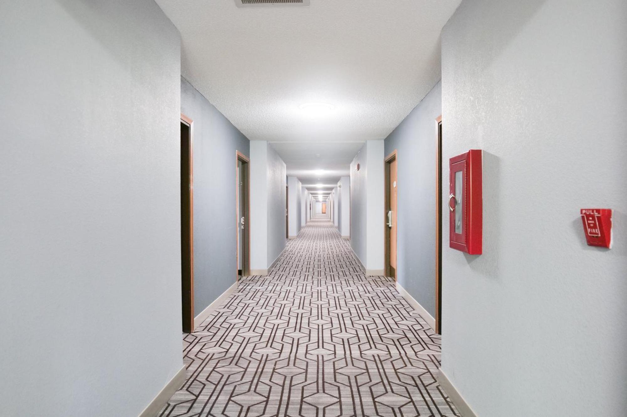 Baymont By Wyndham Flint Airport North Hotel Exterior foto