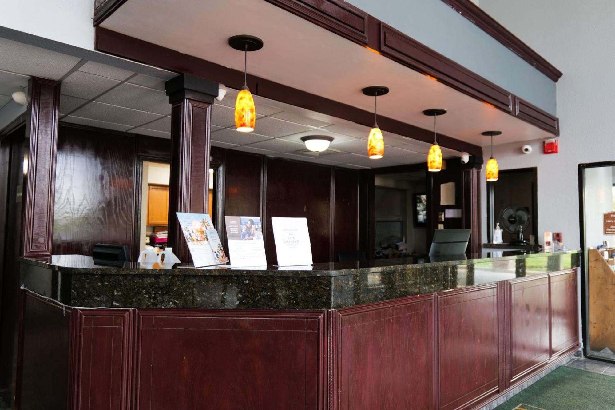 Baymont By Wyndham Flint Airport North Hotel Exterior foto
