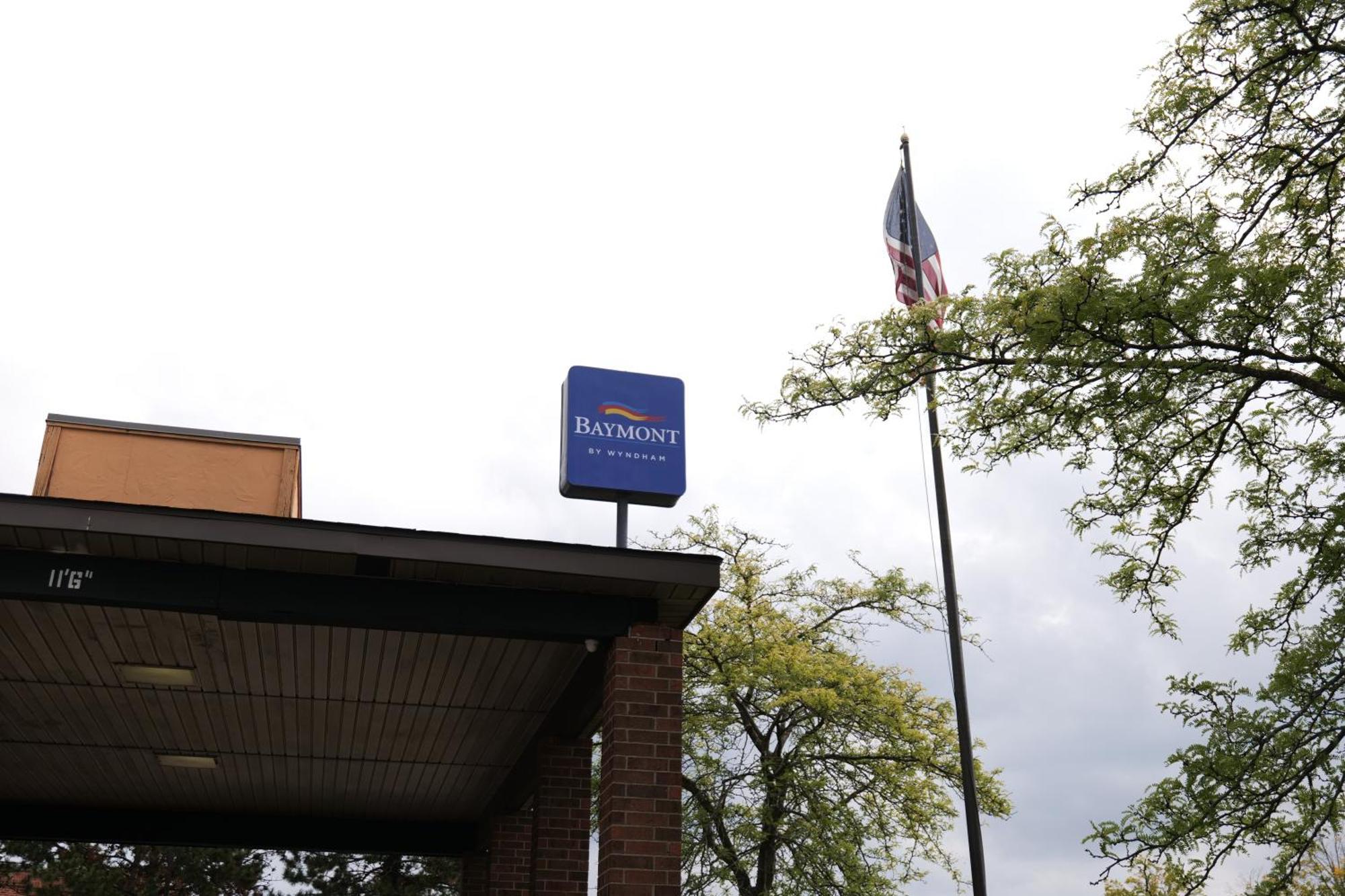 Baymont By Wyndham Flint Airport North Hotel Exterior foto