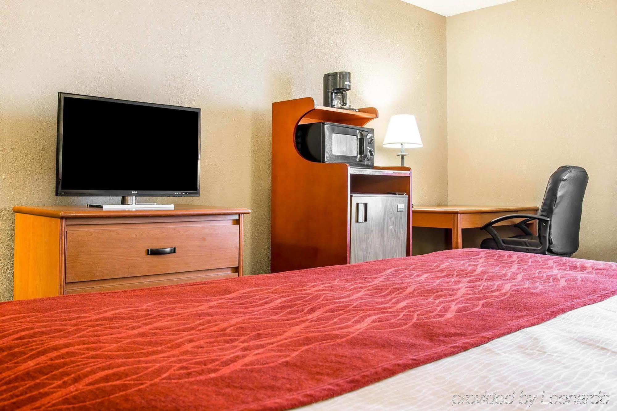 Baymont By Wyndham Flint Airport North Hotel Exterior foto