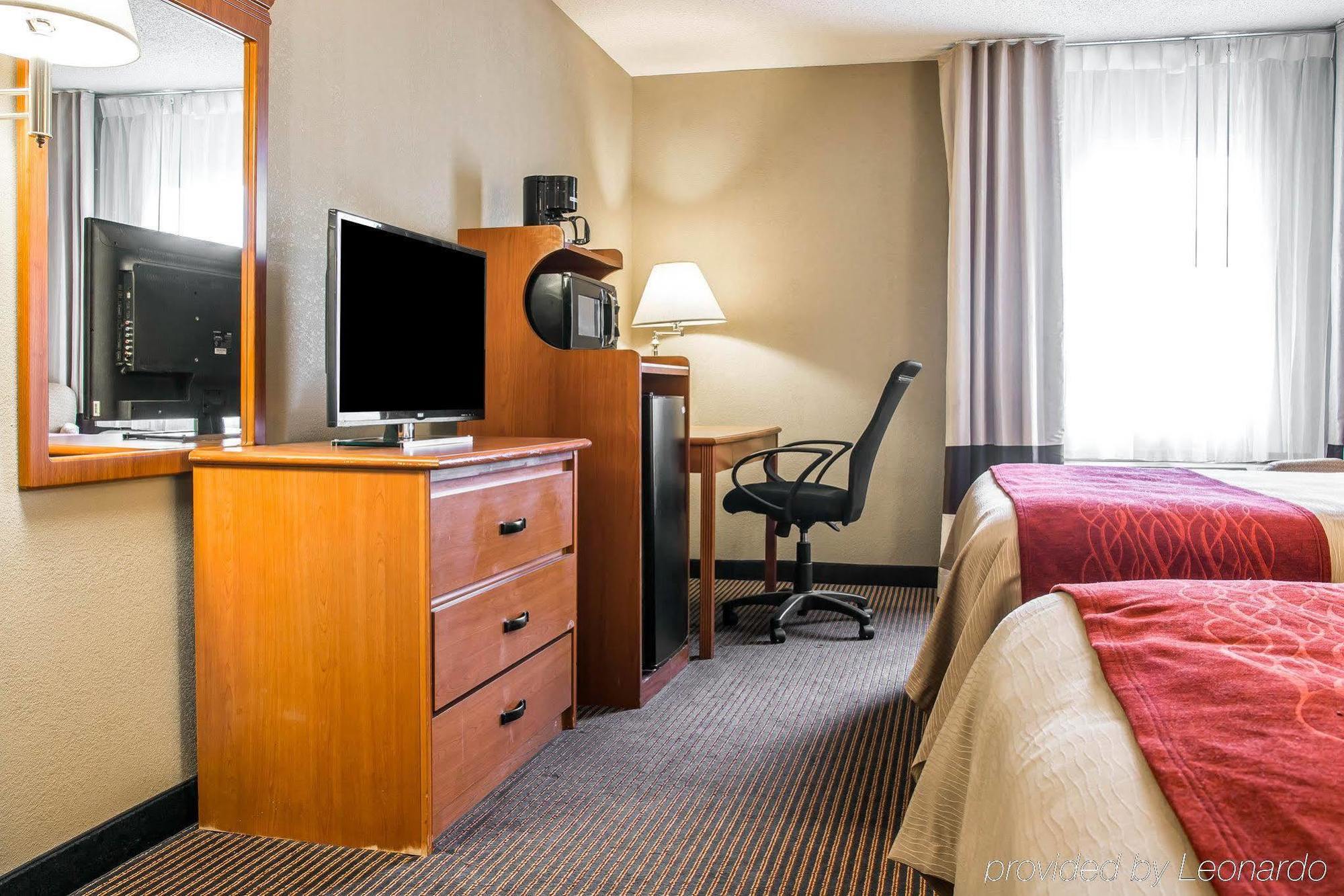 Baymont By Wyndham Flint Airport North Hotel Exterior foto
