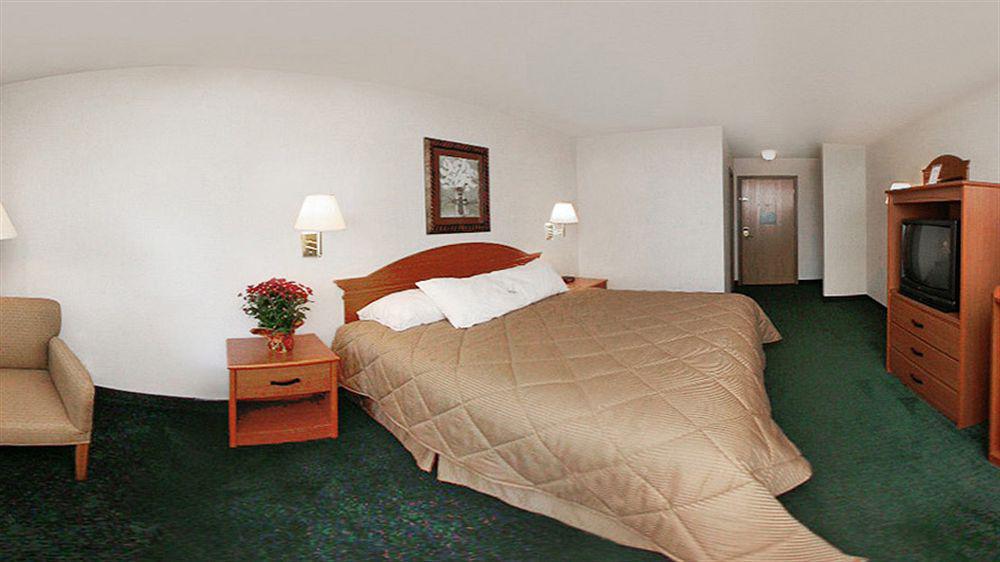 Baymont By Wyndham Flint Airport North Hotel Exterior foto